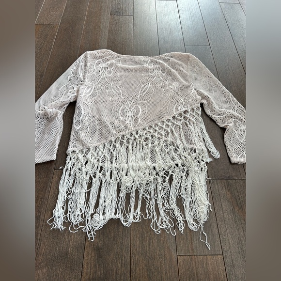 bebe White Crochet Fringe top size large - Picture 4 of 4